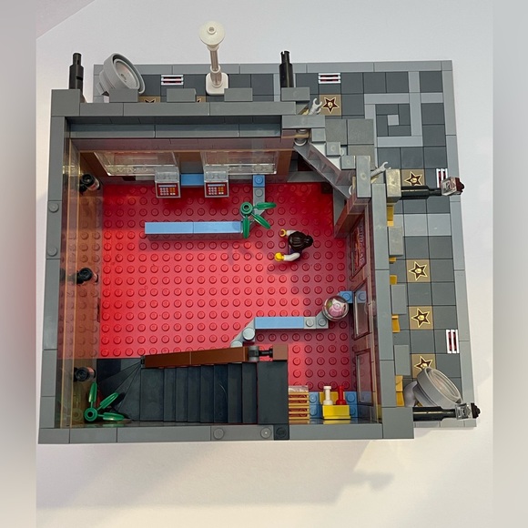 LEGO Creator Palace Cinema (10232) Modular Set with Black Limo *RETIRED* - Picture 10 of 16